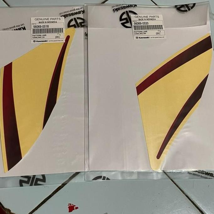 STICKER STRIPING FAIRING KECIL SAMPING KIRI KANAN MERAH NINJA RR OLD 2010-2011 ORI
