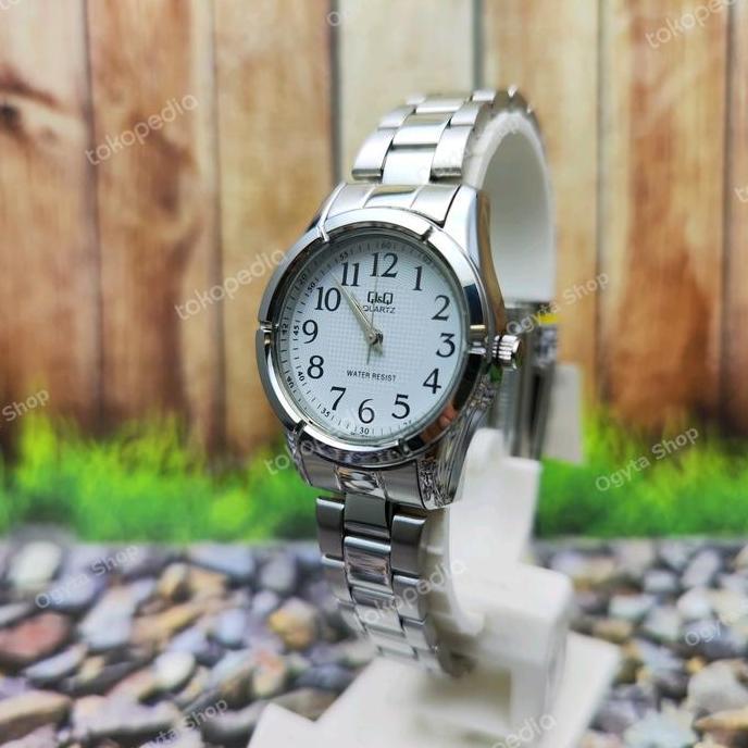 Q&Q QQ Analog Jam Tangan Wanita Strap Rantai Stainless Q877 Original