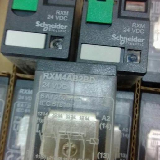 cv.lawususanto / schneider RELAY RXM4AB2BD 24VDC/relay 14pin 24vdc schneider Diskon
