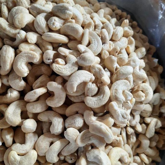 Kacang Mede Mentah