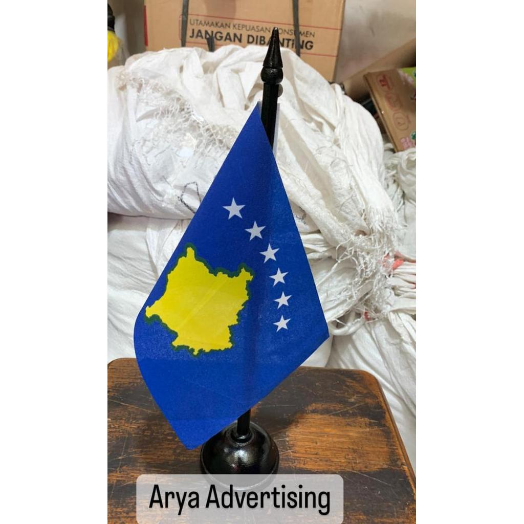 Bendera negara KOSOVO+tiang kayu meja