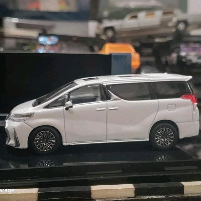 DIECAST HOBBY JAPAN LEXUS LM 350 4  SEATER WHITE INTERIOR WHITE PEARL CRYSTAL SHINE AG27