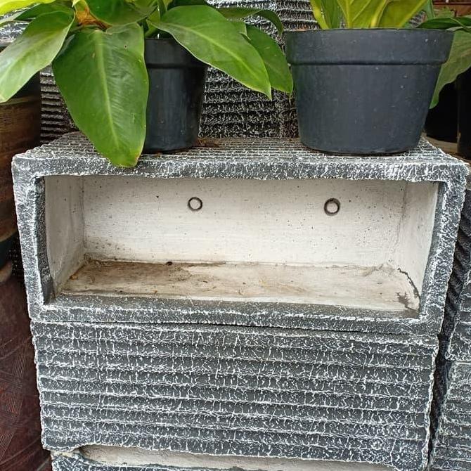 Pot Panjang Minimalis