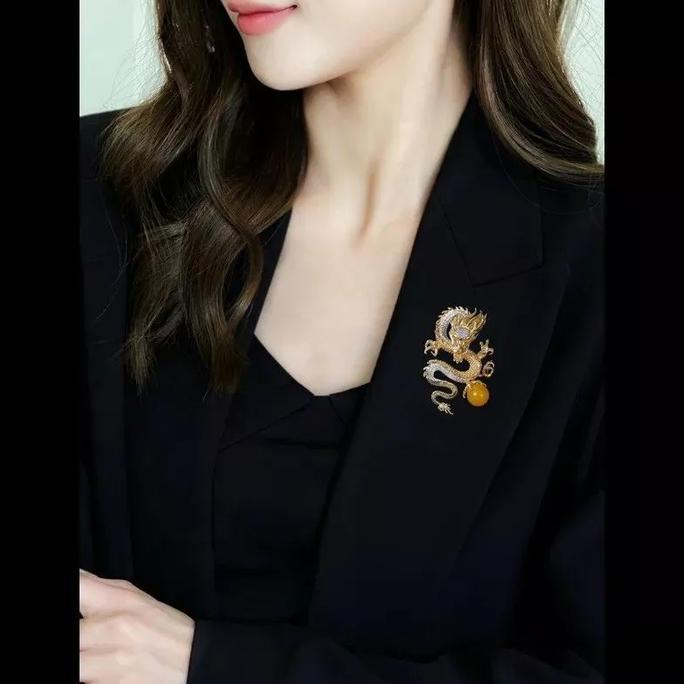 SHAKESPARE Bross Hijab Naga Bola Kuning Lapel Pin Bros Jas Bros Jas Wanita Korea Pin Jas Wanita Pria