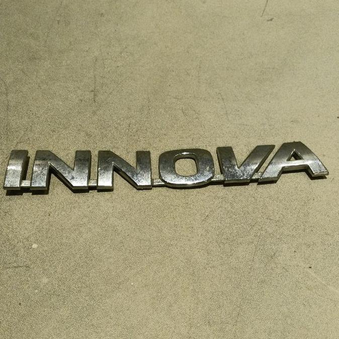 Emblem Innova Original Bekas