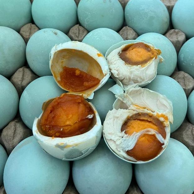 Telur Asin Masir Gurih Berminyak Oren