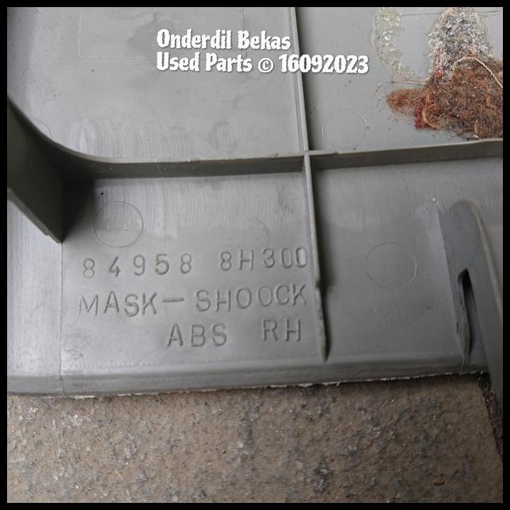 TERBARU INTERIOR TRIM COVER SHOCK BELAKANG KANAN NISSAN XTRAIL T30 TAHUN 2005 