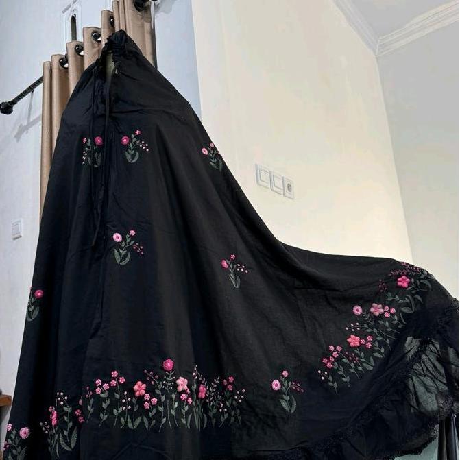 Mukena Paris Hitam Sulam Timbul