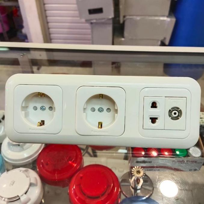 STOP KONTAK PANASONIC 3 GANG ( 2 STOP KONTAK + 1 UNIVERSAL + 1 TV ) READY STOCK