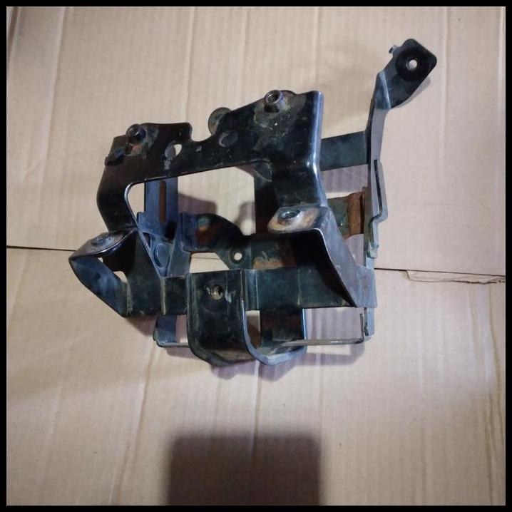 DISKON BESI DUDUKAN TAMENG / DUDUKAN AKI VARIO 110 OLD KARBU ORIGINAL 