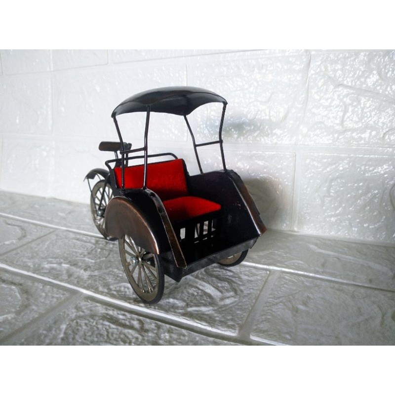 Miniatur Becak Dari Besi Hiasan Dan Pajangan Dinding