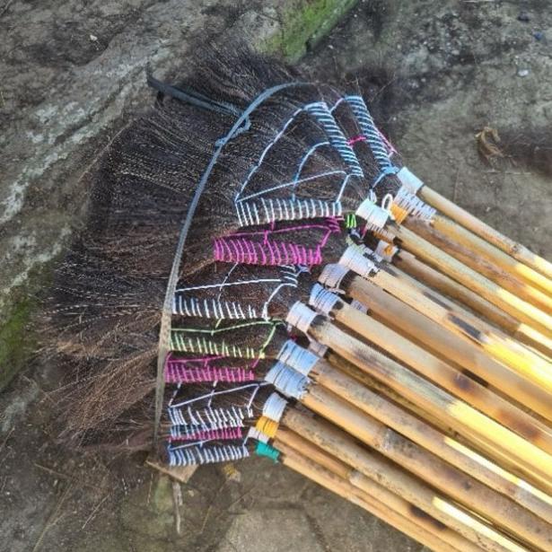 Unik Sapu Plafon/ Sapu Sawang Sarang Laba-Laba/ Sapu Langit Rumah Gagang Bambu Panjang 2,5 M