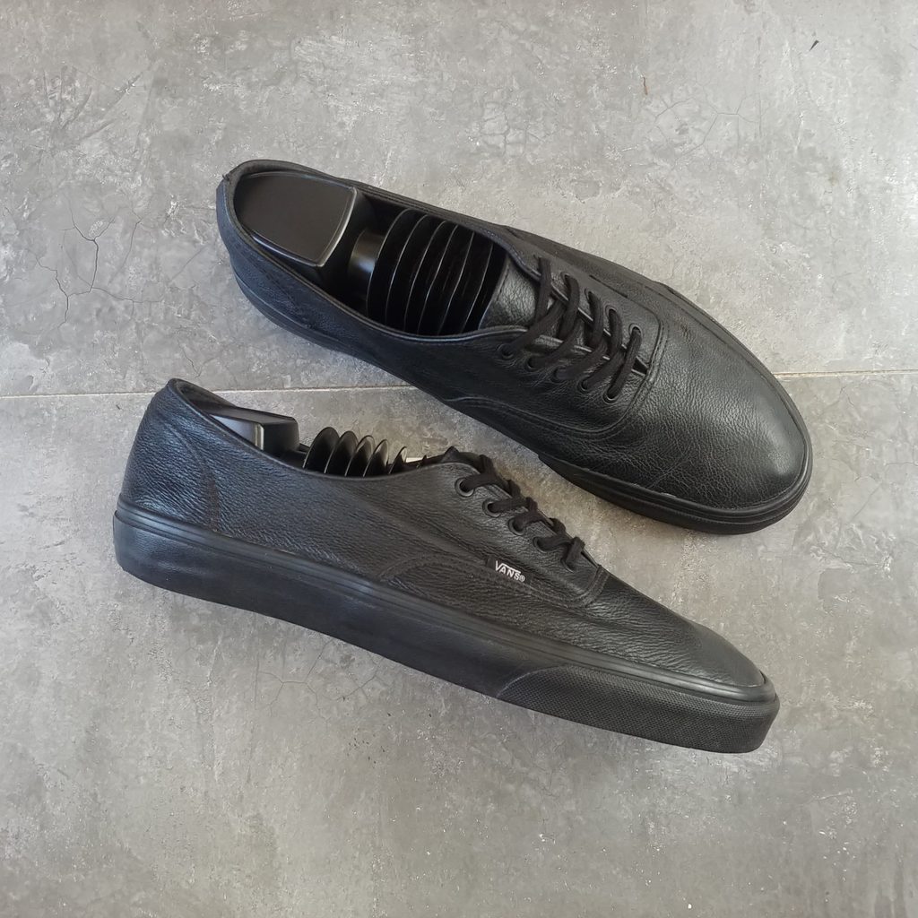 Vans Authentic Leather Triple Black Original ( Size 46 )