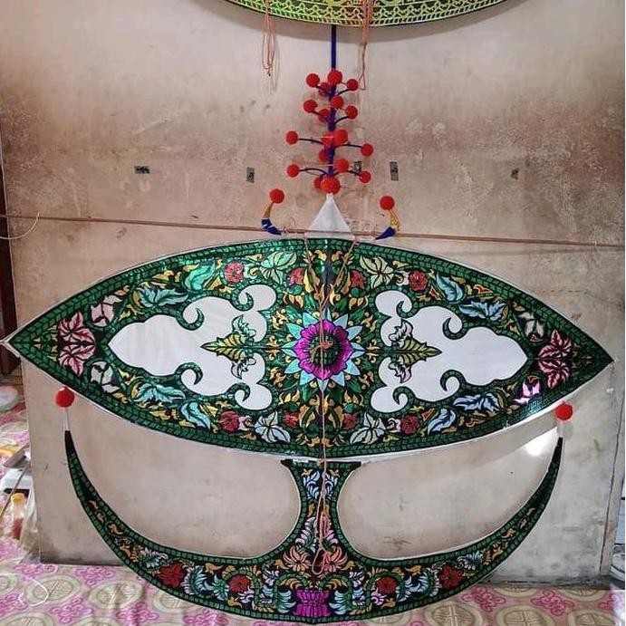 Layangan wau bulan ukuran 1 meter ( siap terbang) Beraneka warna Bambu