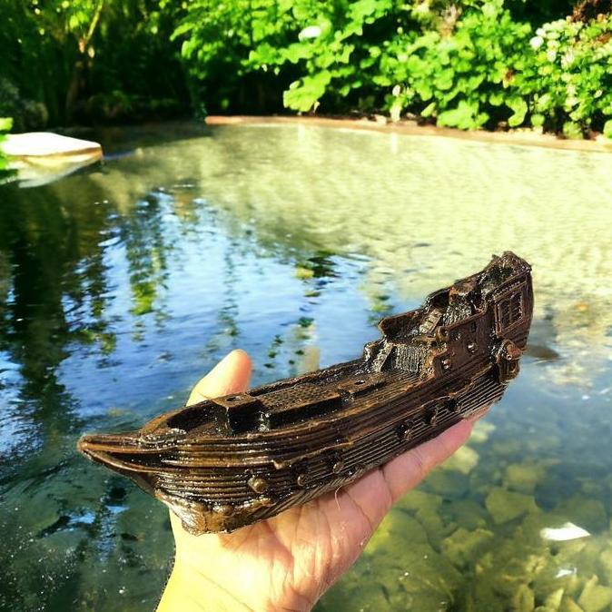 Yujitaro- Hiasan Aquarium Kapal Karam Bajak Laut Tenggelam