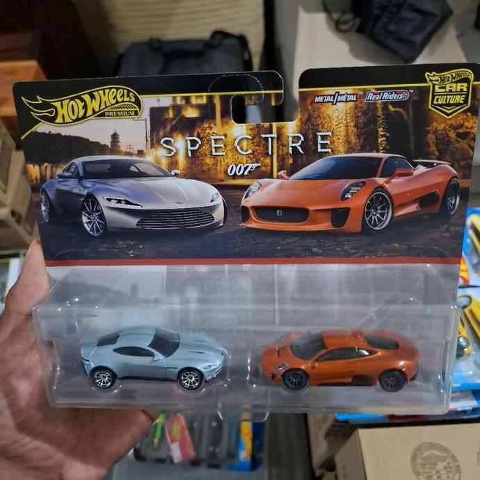 Hot Wheels Premium 2 Pack Aston Martin Db10 and Jaguar C-X75 Spectre 007