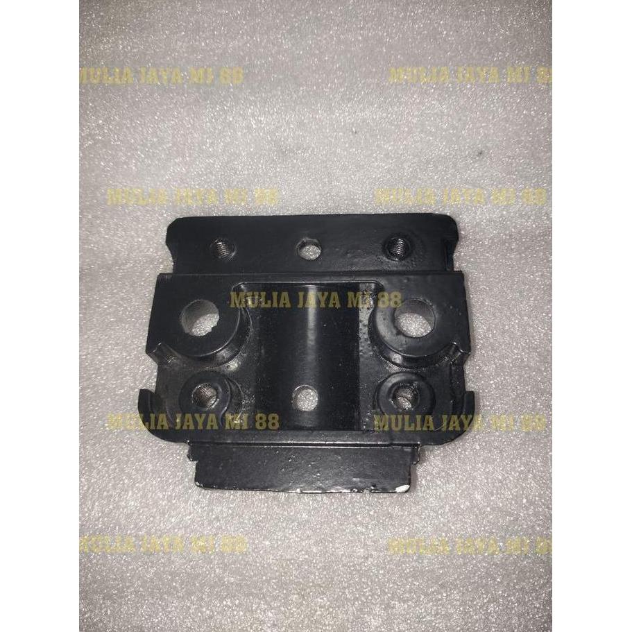 Bracket Tangkai Spion Kanan Bawah Truk Fuso Supergreat/Fuso Supergreat Ready