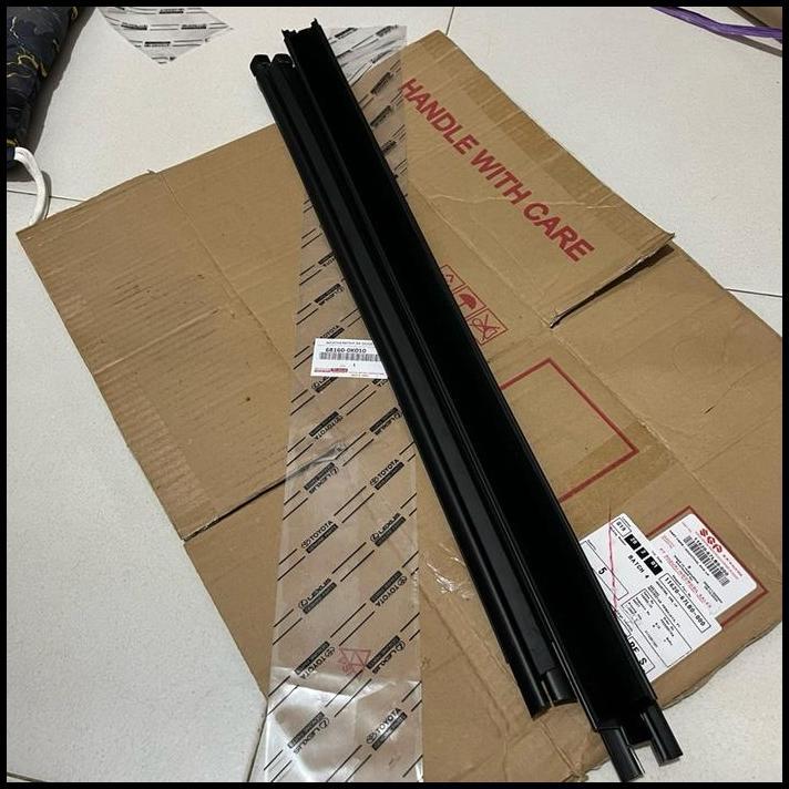 TERLARIS KARET PELIPIT KACA LUAR PELIPIT PINTU KACA LUAR FORTUNER 2005 - 2015 