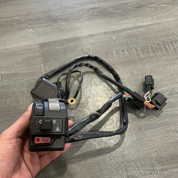 Saklar Kiri Plus Hazard Vixion Pnp Vario 125 & 150 Tahun 2018-2025 Original Dan Terpercaya