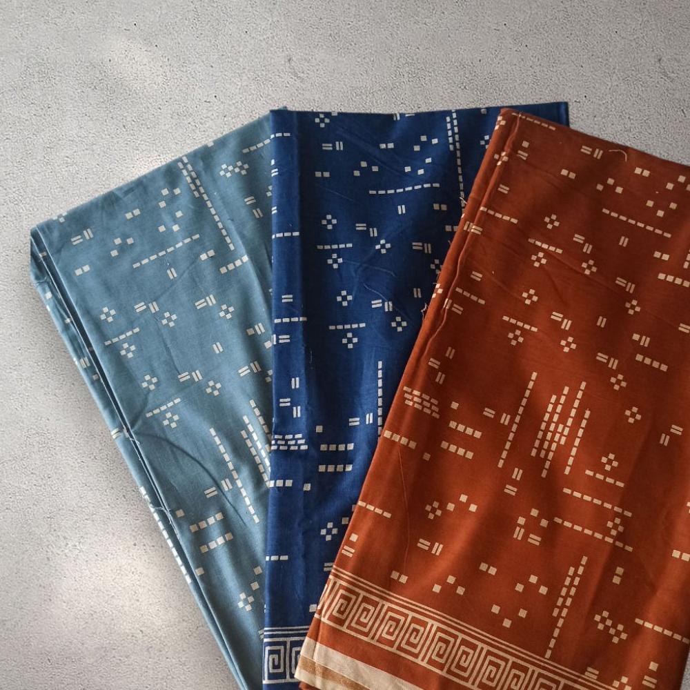 Awet Kain Batik Printing Warna Biru Dan Teracota Motif Matematika