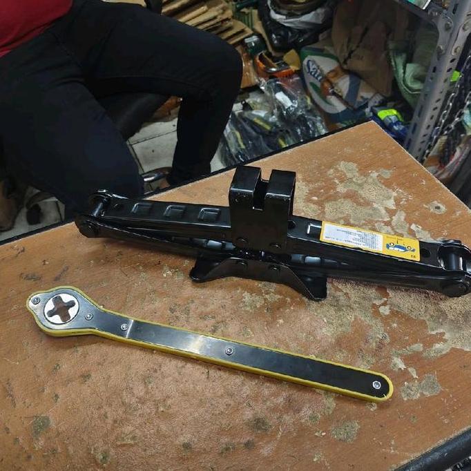 DONGKRAK PLUS GAGANG MOBIL SEDAN DLL UNIVERSAL TERBATAS