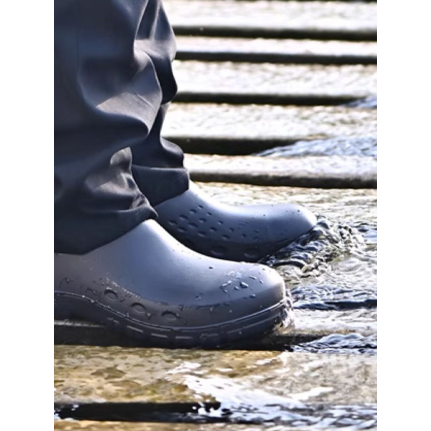 Kitchen Shoes UJUNG BESI Anti Slip Berkualitas / Chef Shoes Safety Shoes Anti Slip Ringan Slip On Wa