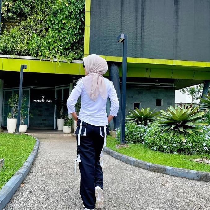 Supotsu- Setelan Senam Dan Olahraga Set Atasan N Putih Lis Hitam Dengan Celana Senam Cargo Zumba Par