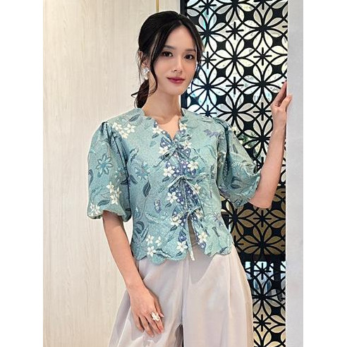 Melvee Batik X Ivi Santoso - Elora Top - Atasan Blouse Top Batik Orange Peach Batik Kantor Kerja Wan