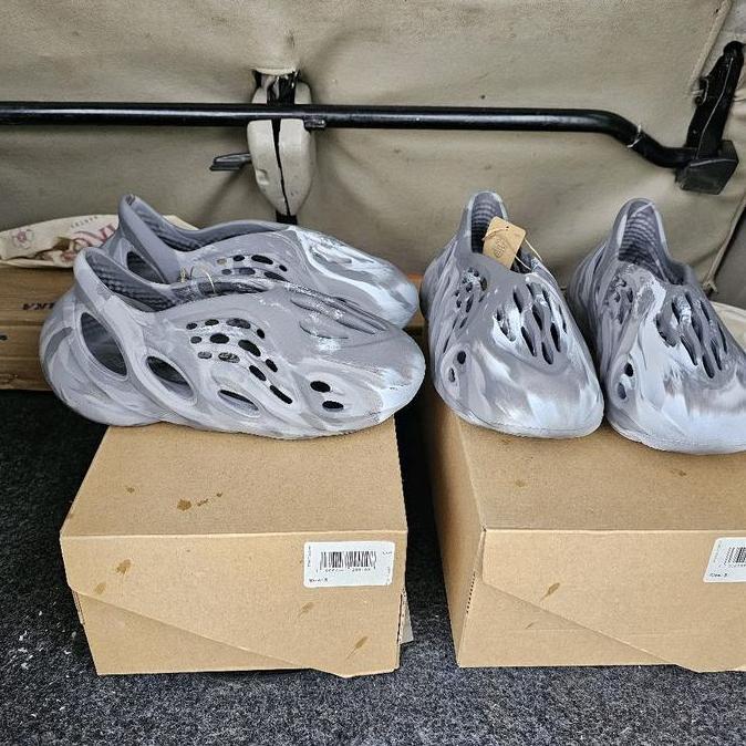 Adidasorinal yeezy foam runner grey bnib