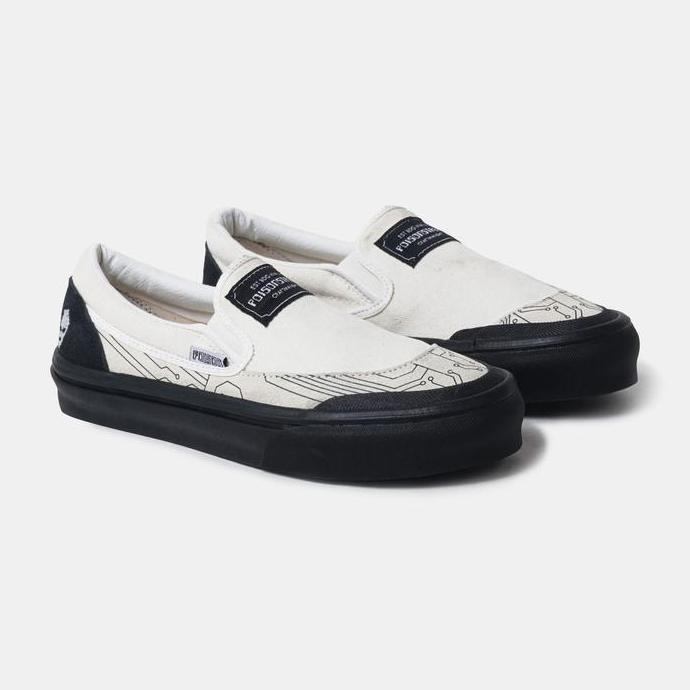 POISON STREET TECNO SLIP ON WHITE BLACK