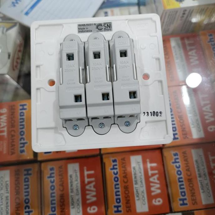 Ricita- Saklar Triple Panasonic