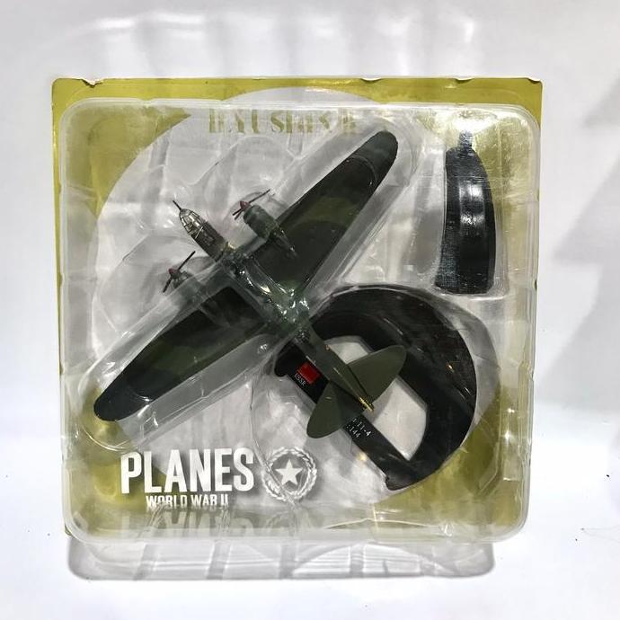 Miniatur Pesawat tempur Ilyushin IL-4 1942 skala 1:144