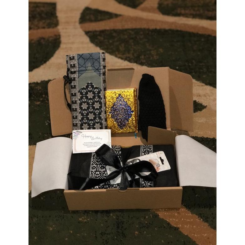 Free Ongkir Hampers Kado Cowok/Pria Isi Sarung Sajadah Peci Tasbih Dan AlqurAn