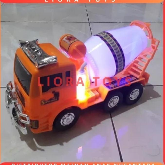 ORIGINAL Mainan Anak Mobil Truk Konstruksi Mixer Molen Cement Bump And Go Pakai Baterai Berlampu Dan