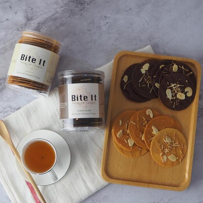 Siapsajikan- Bite It - Almond Cheese Crispy Medium 150 Gram Cookies Tipis & Crispy Topping Almond Sl
