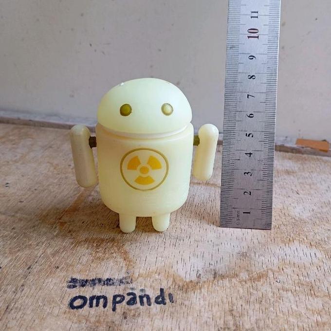 MAINAN ROBOT ANDROID GLOW IN THE DARK CS99