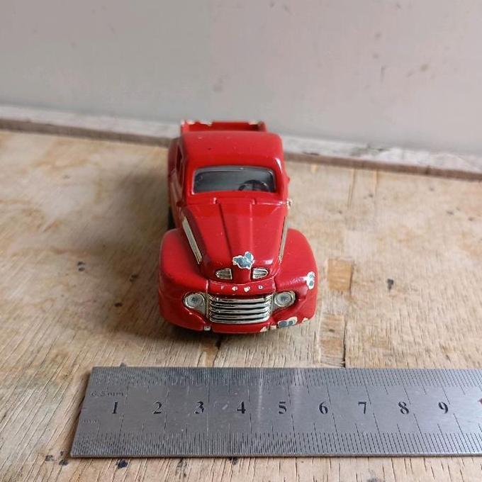 DIECAST ROAD SIGNATURE MOBIL FORD PICK UP CS99