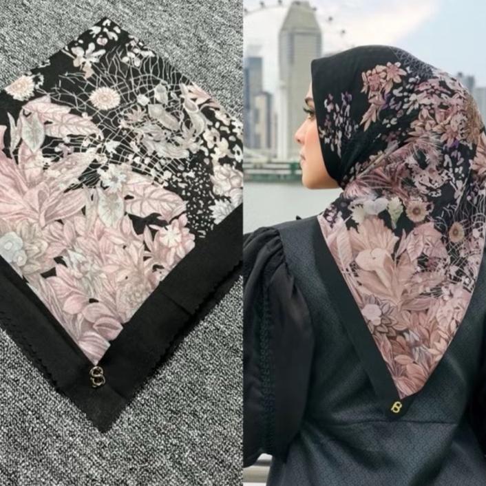 Hijab Segiempat Motif Buttonscraves Logo Pin B Kw