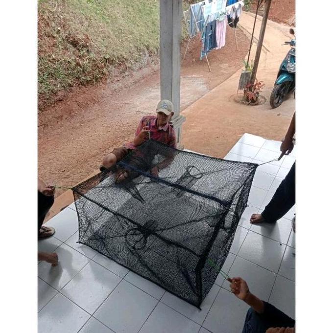 Perangkap Bubu Keramba Ikan 4 Lubang Pintu Masuk dengan Umpan