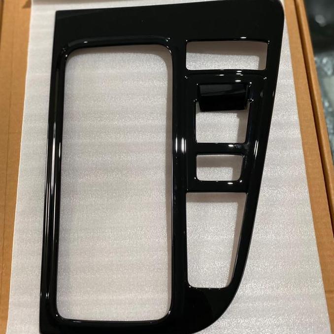 PANEL BLACK PIANO SHIFT KNOP TOYOTA VOXY 90 2022 DISKON