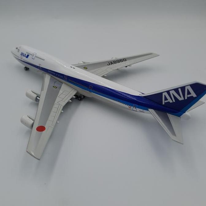 diecast pesawat ANA Boeing 747 -400 scala 1:400