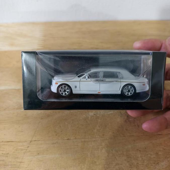 DCM Rolls Royce Phantom VII White Diecast Koleksi Mobil Mainan Mini Scale 1/64 Dengan Kotak Akrilik 