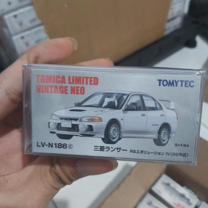 Tomica Vintage Neo LV N-186c Mitsubishi Lancer Evo IV (White)