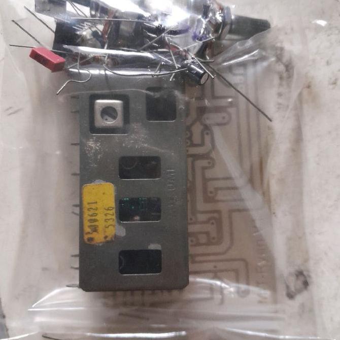 KIT RADIO FM TUNER 71-109 MHZ - UNTUK PRAKTEK SKOLAH ALIAS BELUM DIRAKIT SAF12