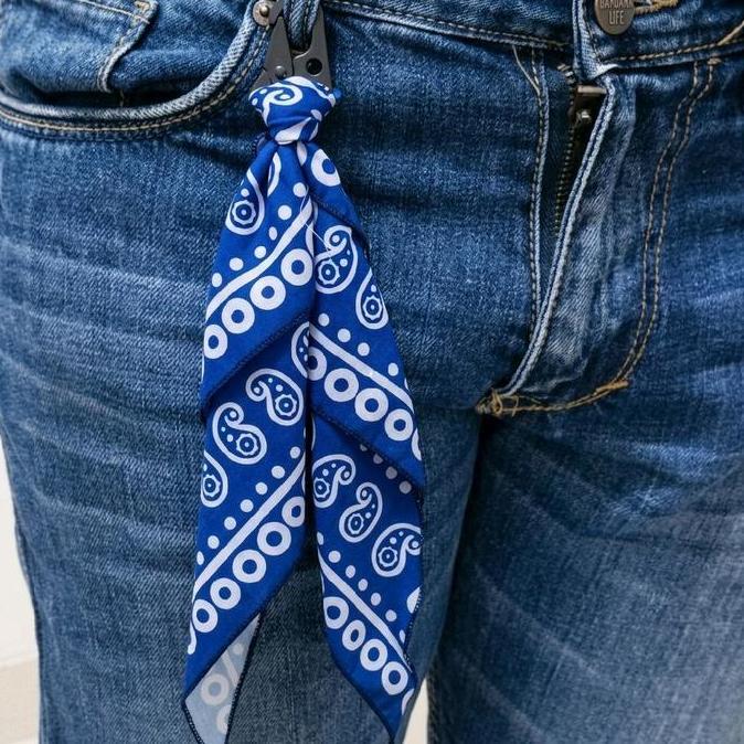 Bandana Paisley Techwear dengan Carabiner Clip - Aksesoris Gantung Tas & Celana