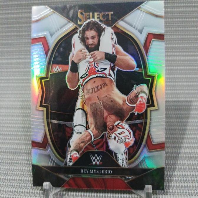 Select WWE 2023 concourse rey mysterio silver prizm
