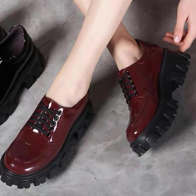 Sepatu Kerja Fashion Boots Kasual Hitam Polos Nyaman Wanita Karet Shoes