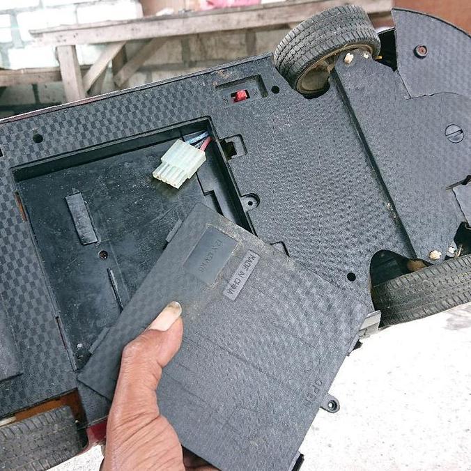 Mobil rc remot kontrol skala besar