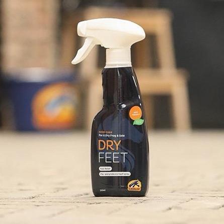 Cavalor Dry Feet 250 Ml. Semprotan Untuk Melindungi Telapak Dan Bagian Tengah (Frog) Kuku Kuda. New