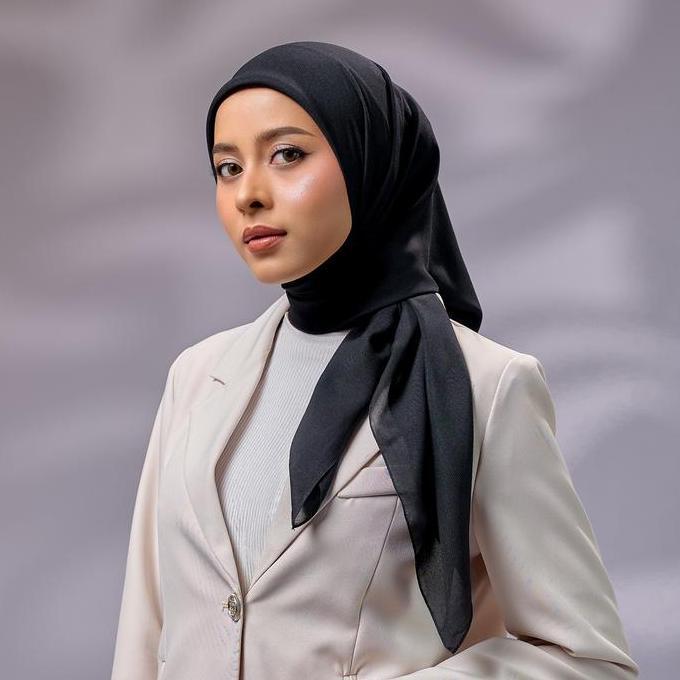 ZM Zaskia Mecca - Sana Black Hijab Polycotton Hitam - Kerudung Segi Empat Square Lembut Nyaman